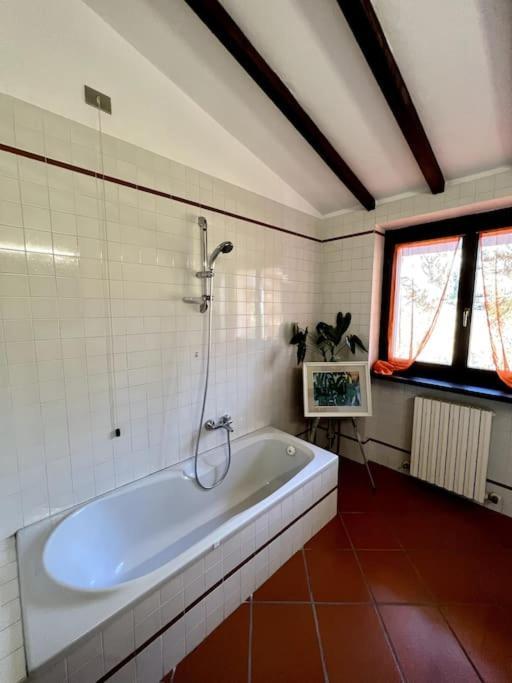 Apartment In Villa La Carruba Rivergaro Luaran gambar